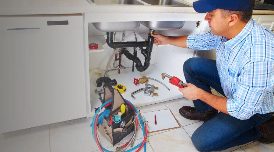 Expert burst pipe repair services in Leesburg, IN